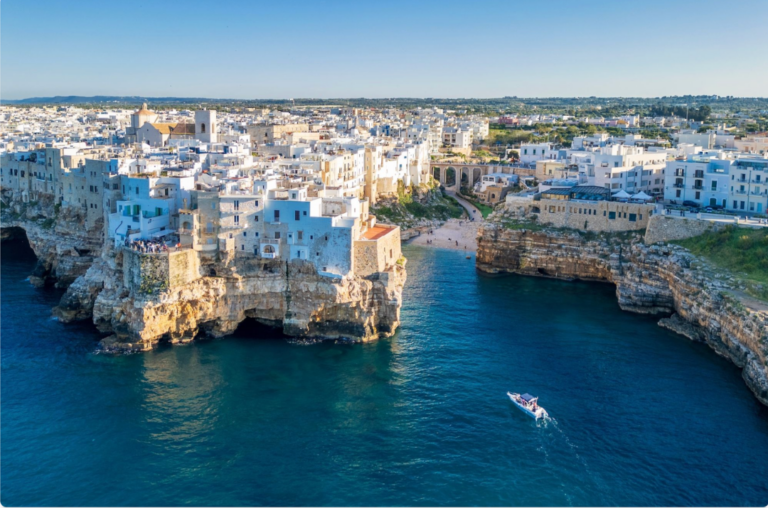 Spiagge vicino Polignano a Mare: dove andare tra calette iconiche e angoli più tranquilli